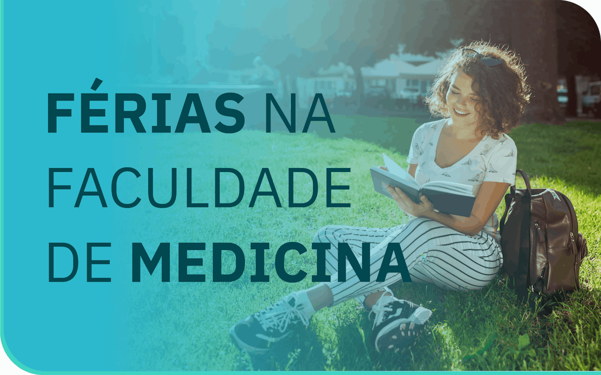 Médica de férias sentada na grama lendo um livro