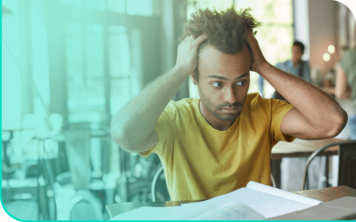 Estudante estressado por conta das finanças